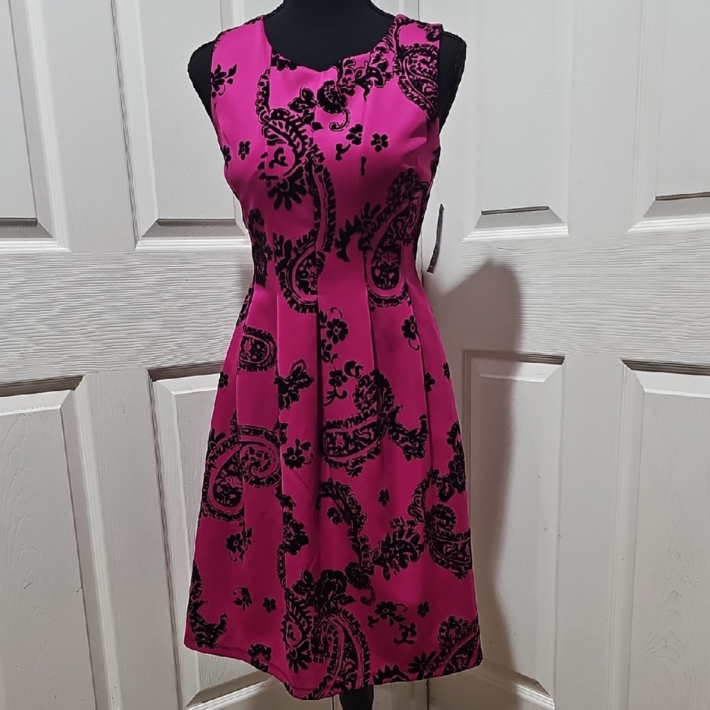 Elegant Pink and Black Patterned Dress